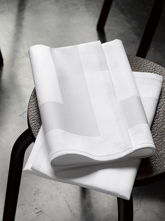 Cotton table linen with satin band