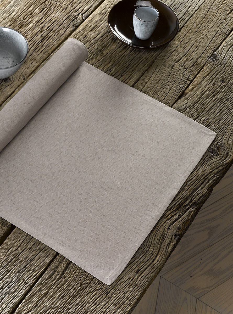 Textured jacquard table linen in cotton
