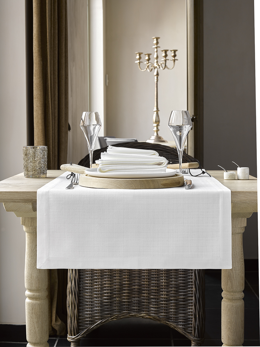Cotton table linen with 'flax' look