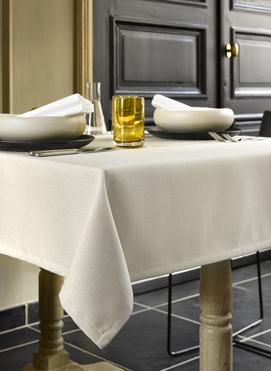 Polyester table linen with flax look